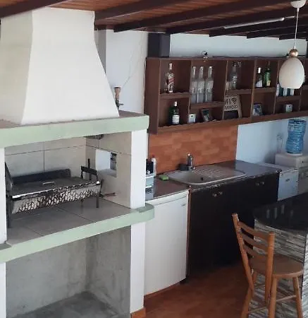 Yiannos House Hébergement de vacances Evrykhou