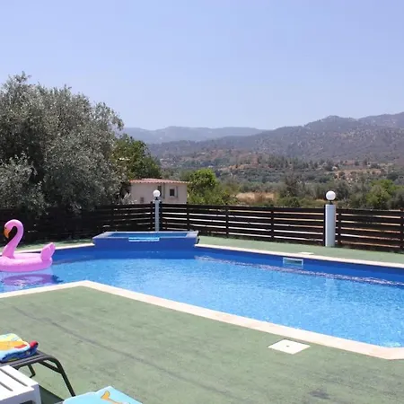 別荘 Yiannos House Evrykhou