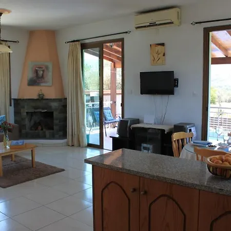 Yiannos House Hébergement de vacances Evrykhou