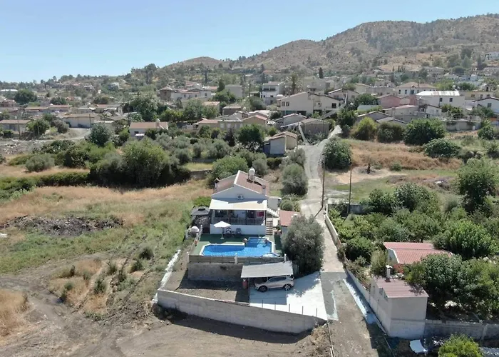 Дом отдыха Yiannos House