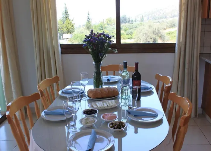 בית נופש Yiannos House *