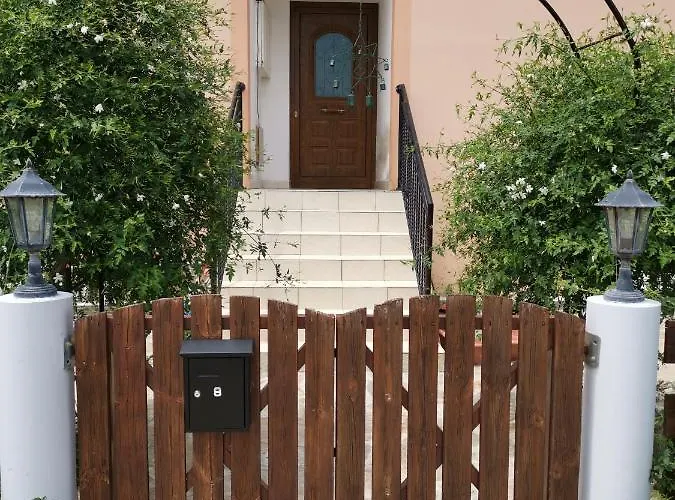 Yiannos House Дом отдыха *